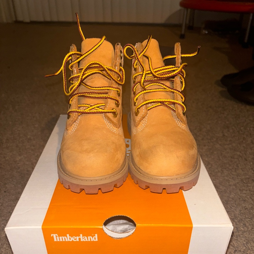 Wheat timberlands size 9c
